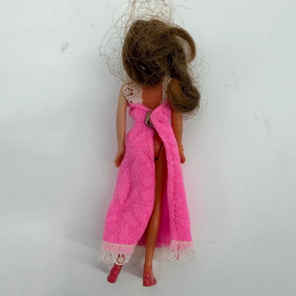 Vintage 1981 CPG Kenner Glamour Girls 4' Fashion Doll Brown Hair Pink Knit Dress